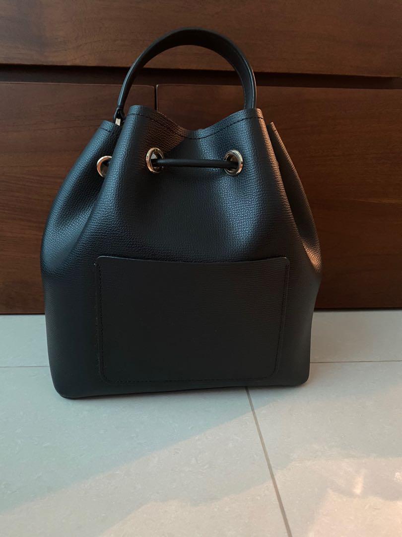 Medium vivian leather hot sale bucket bag