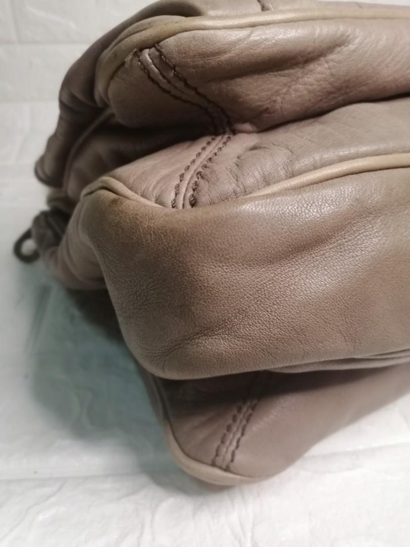 Marc Jacobs Totally Turnlock Teri Tote Bag (Category: Luxury Bags & Wallets) located in Las Pinas. Submitted by etoksi1234 (Listing ID 1115318811, Image 3). Description: Pre-loved Marc Jacobs Totally Turnlock Teri Tote bag... Medium to Semi Large size bag... Brass hardware... Minimal signs of usage... Last pic for reference only... Please manage your expectations. All sales are final. Kindly examine pictures carefully when buying online. No retur