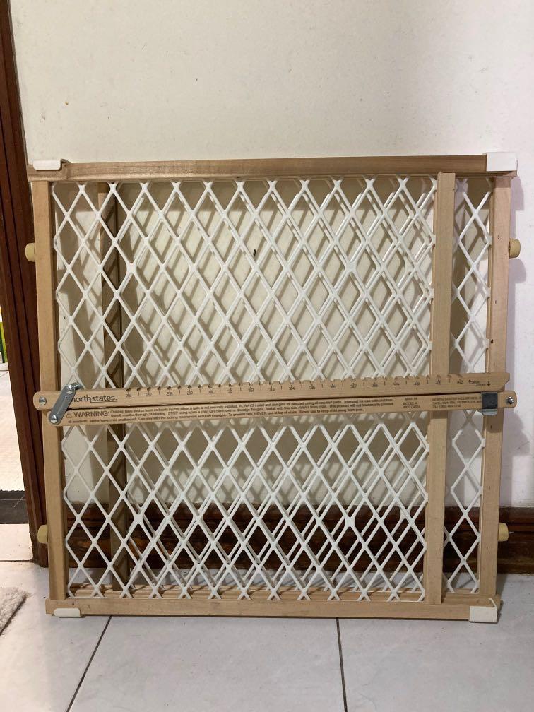 Evenflo adjustable deals baby gate