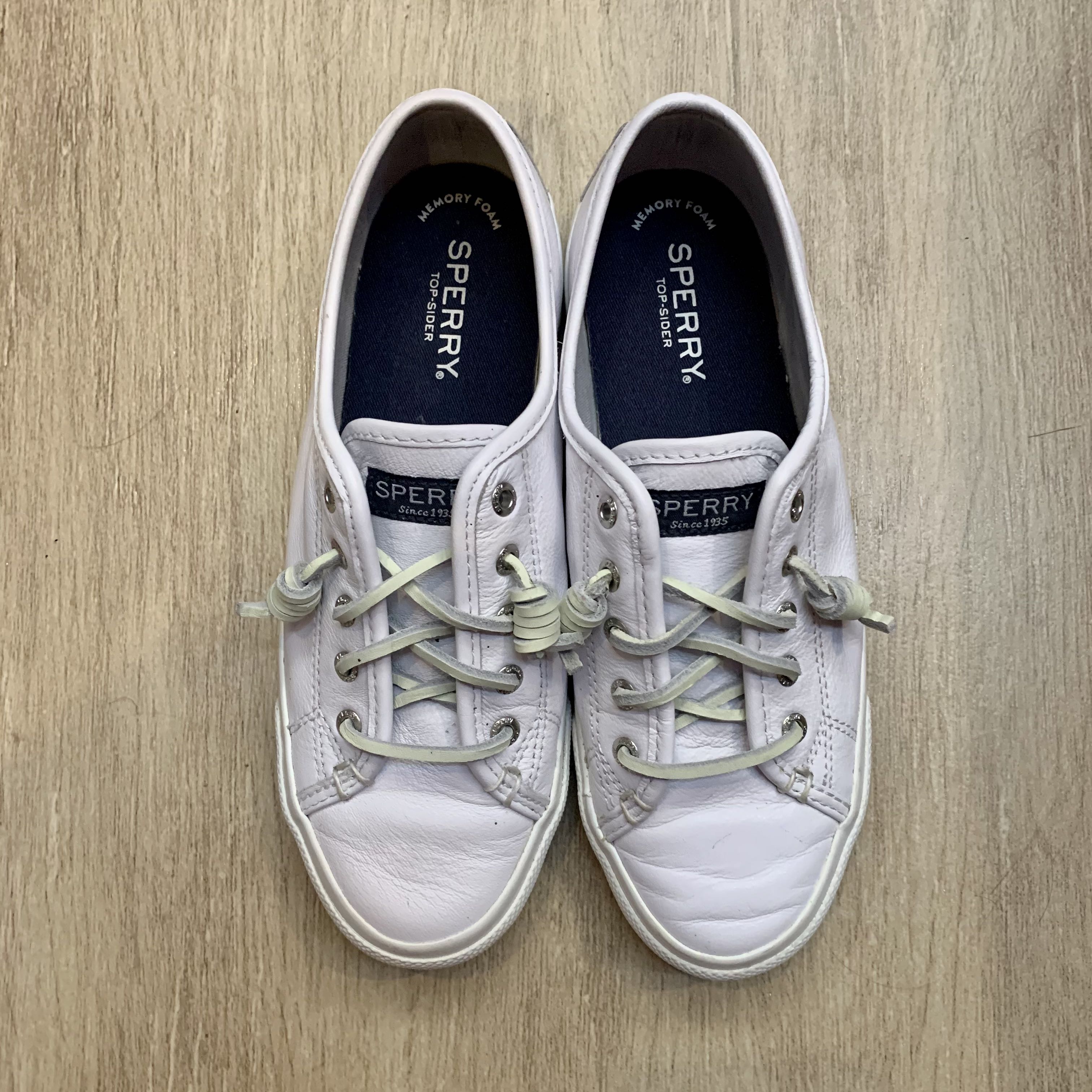 Sperry Women s Crest Vibe Leather Sneaker Negotiable