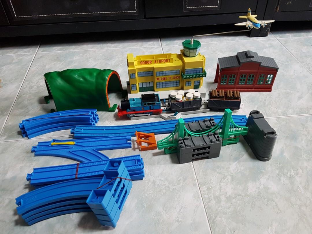 Thomas & Friends - SODOR AIRPORT - Special Themed Set, Hobbies & Toys ...