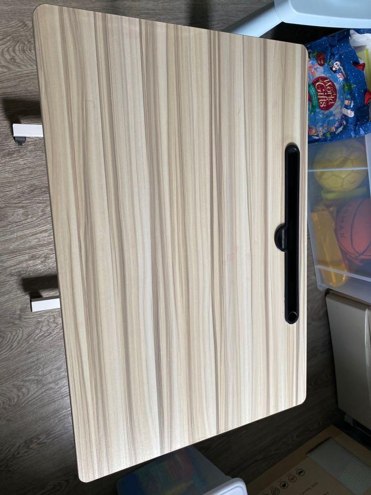 Adjustable Movable Table (Category: Tables & Sets) located in Singapore. Submitted by dar_man (Listing ID 1115528105, Image 2). Description: Great to use as a mobile workdesk!.