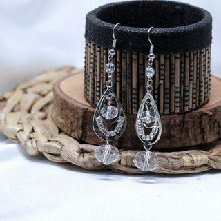 Anting fashion wanita