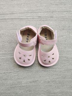 Baby girl squeaky shoes - feet length 9.5-10.5 cm