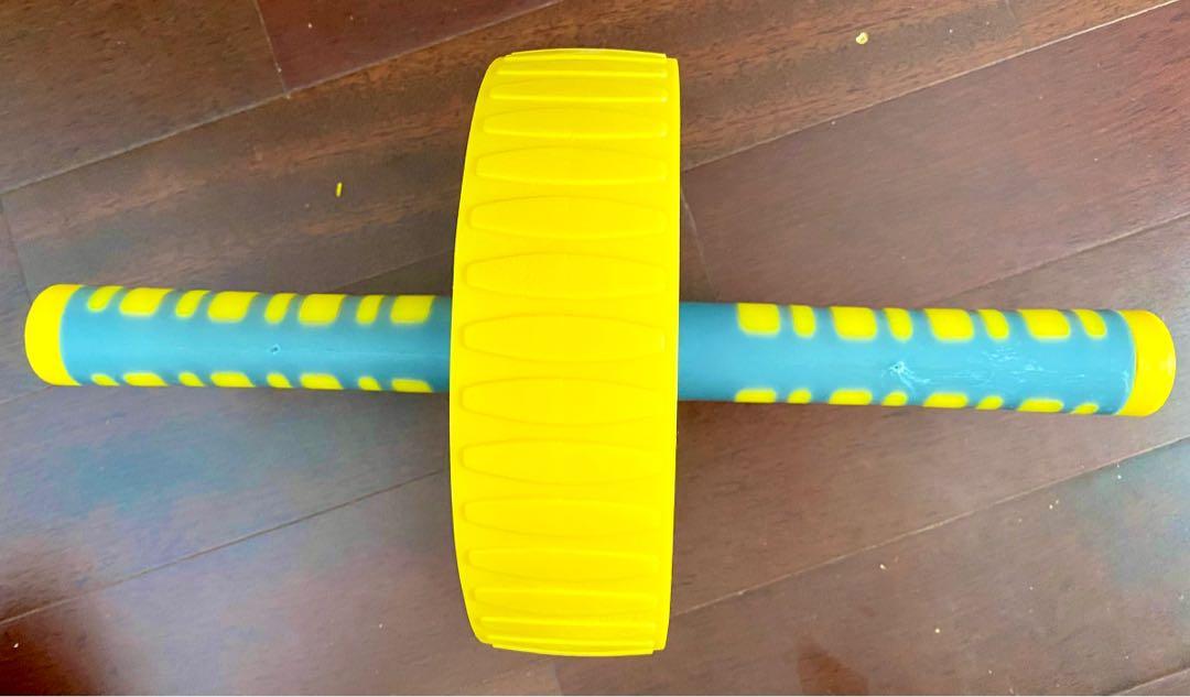 Exercise wheel for abs (Category: Other Sports Equipment and Supplies) located in Singapore. Submitted by ssohni (Listing ID 1115519549, Image 1). Description: Good for abs.