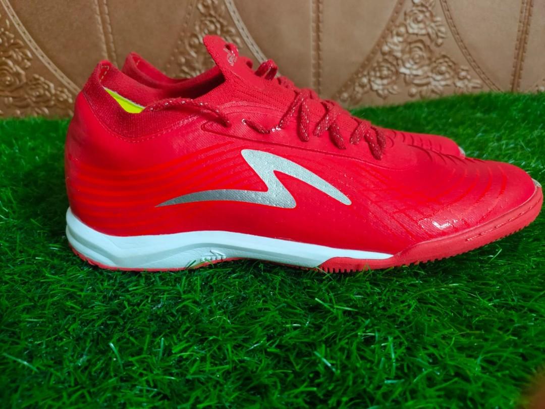 Kasut futsal specs