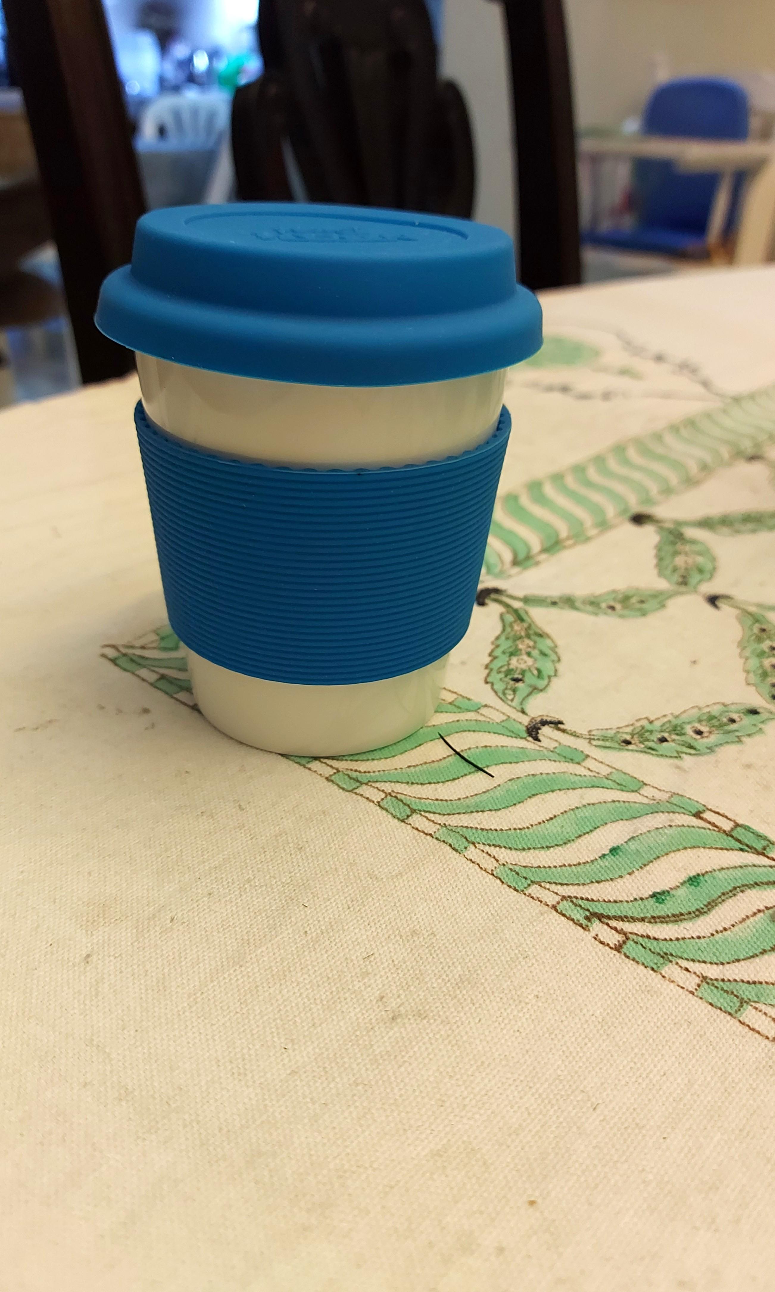 Nescafe ceramic cup with lid (Category: Coffee & Tea Tableware) located in Quezon City. Submitted by jacqueline_velasco14 (Listing ID 1115660346, Image 1). Description: payment via bpi or gcash.