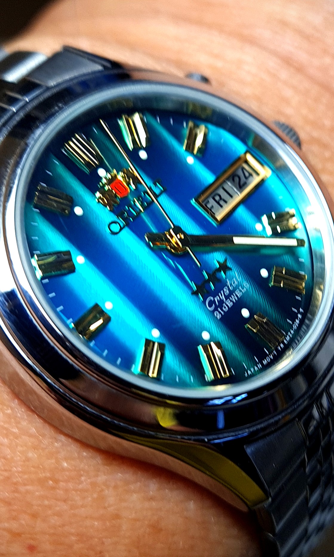 ORIENT 3 STAR Unique Lateral Sunburst Dial Automatic Day Date