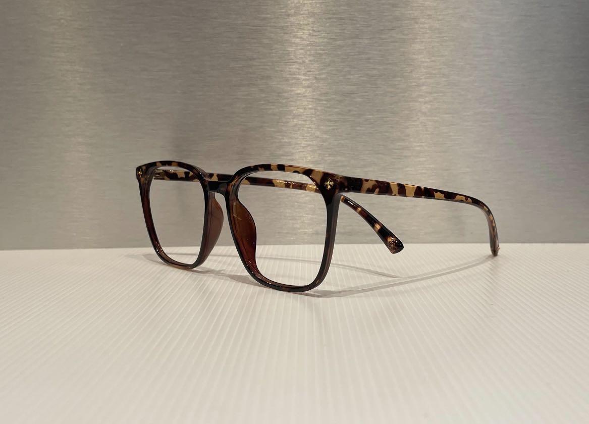 Oversized tortoiseshell square plastic frames, Women's Fashion, Watches