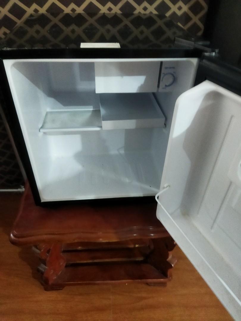 Personal ref / Mini Bar / Mini fridge, TV & Home Appliances, Kitchen ...
