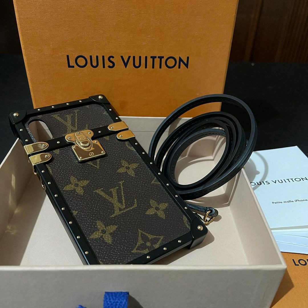 Louis Vuitton - iPhone X & XS cover for smartphone monogram - Catawiki