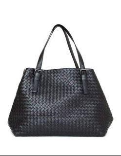 Preloved to ❤
Bottega Veneta Black Intrecciato Woven Nappa Leather Large Tote Bag