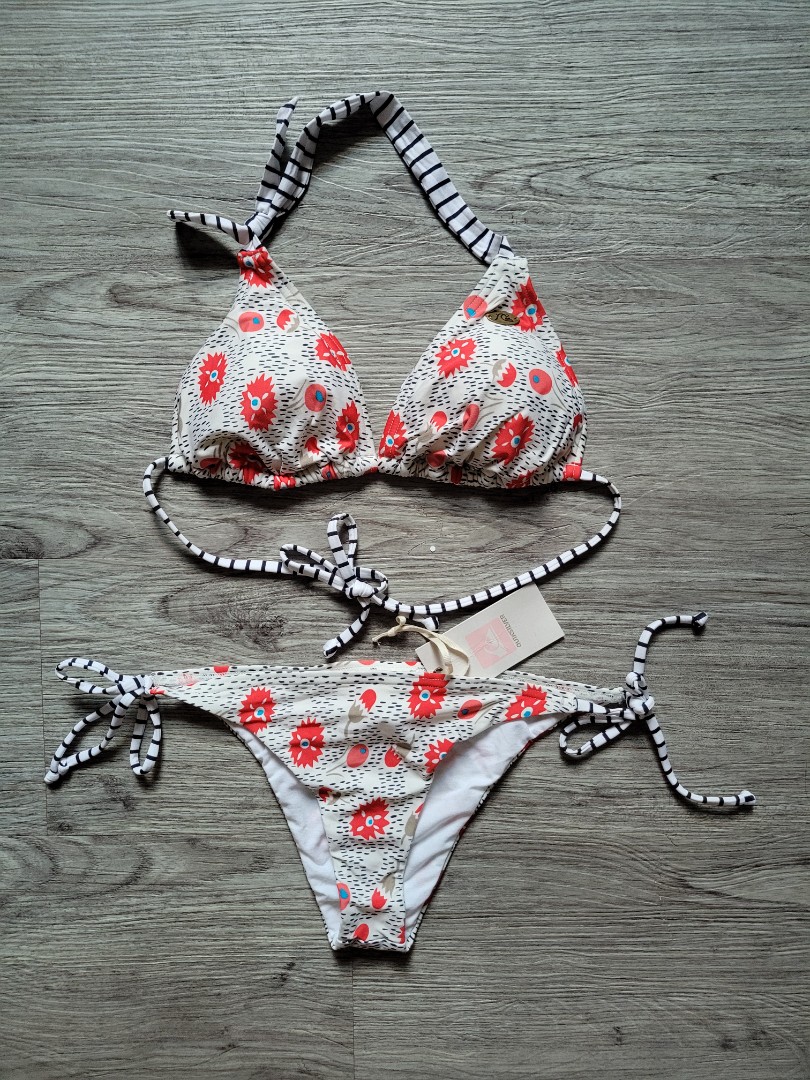 Quiksilver bikini set, 女裝, 泳裝, 泳衣- Carousell