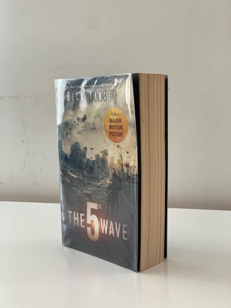 The 5th Wave by Rick Yancey (Category: Storybooks) located in Muntinlupa City. Submitted by argmstuff (Listing ID 1115537407, Image 3). Description: • Never been used. • Originally bought from Fully Booked for PHP 499. • Slight discoloration in the pages, but book condition is good as new 🤍 • PM for more details and negotiations!.
