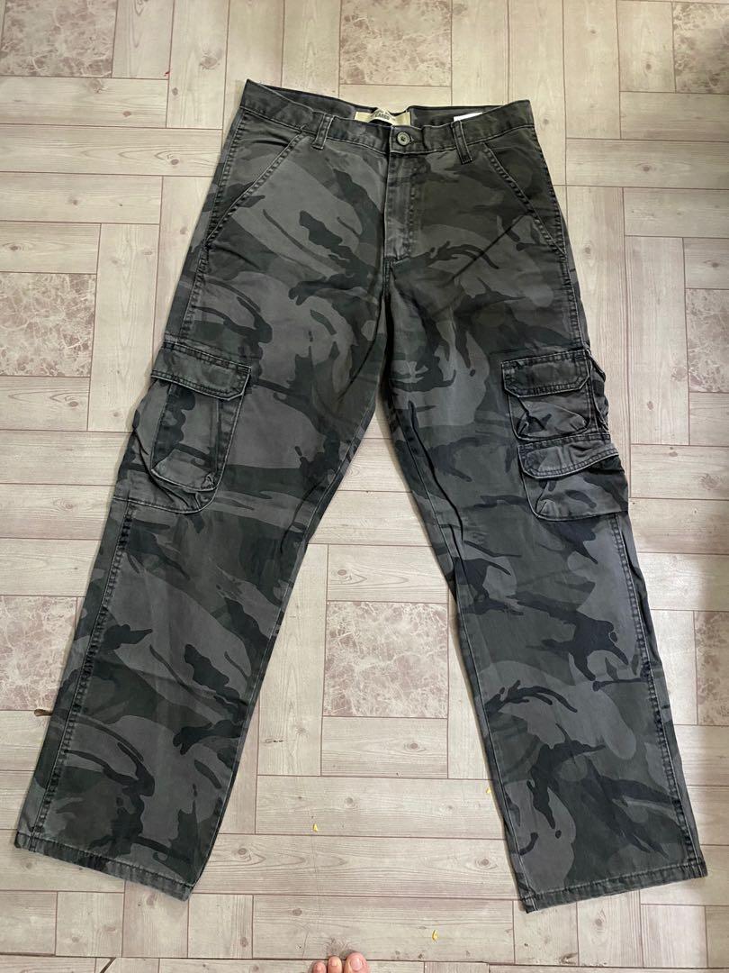 Wrangler cargo pants camouflage original, Men's Fashion, Bottoms, Jeans on  Carousell
