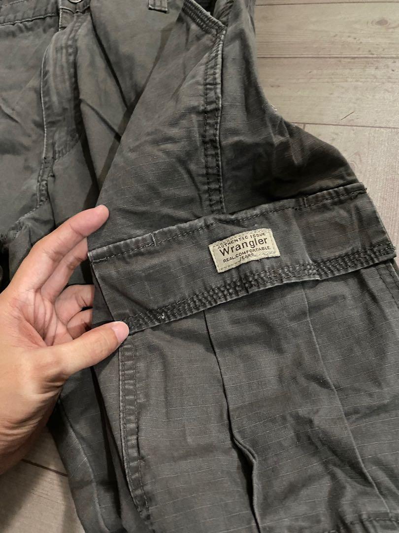Wrangler cargo pants original, Men's Fashion, Bottoms, Jeans on Carousell