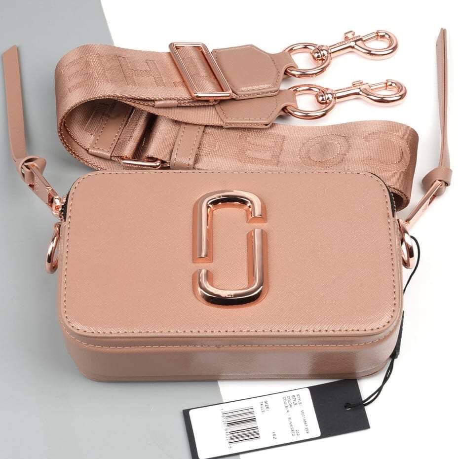 Marc Jacobs Sling bag crossbody bag snapshot camera bag, Women's Fashion,  Bags & Wallets, Cross-body Bags on Carousell