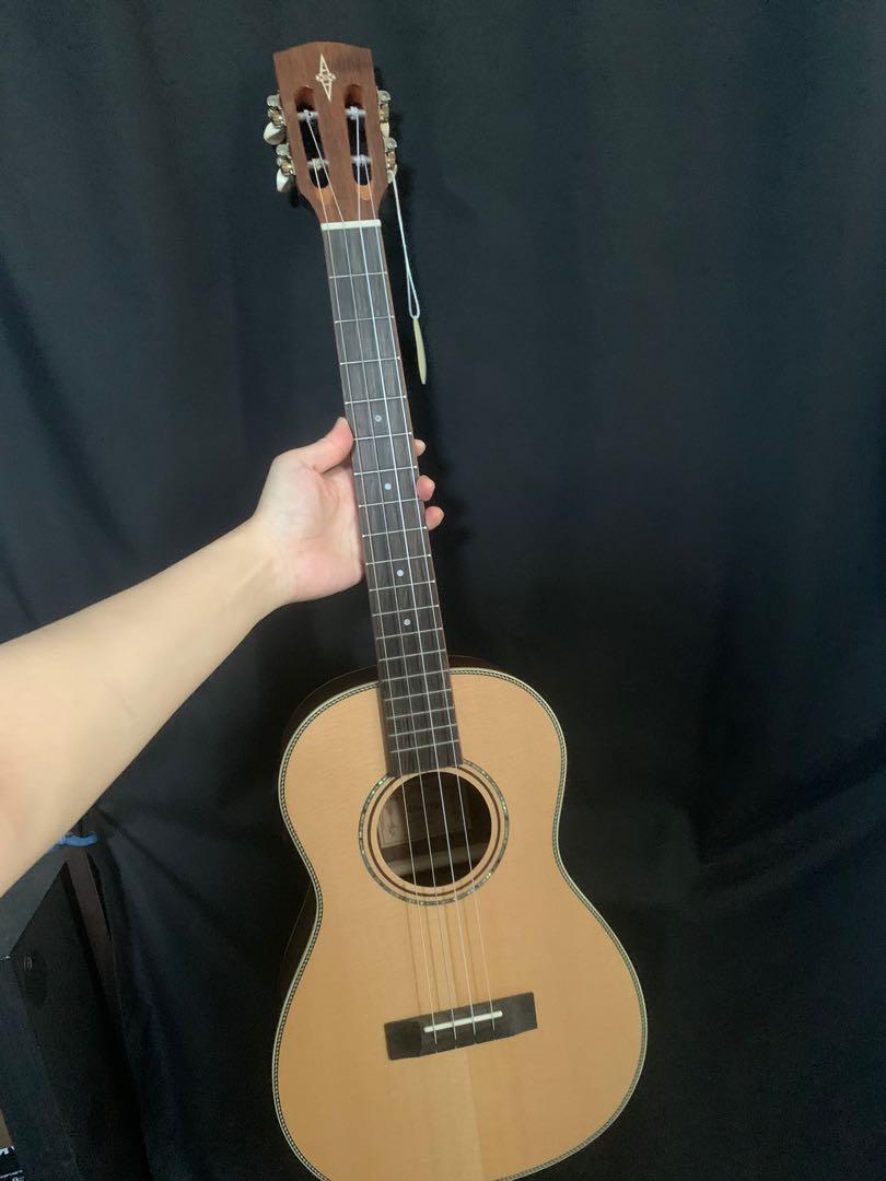 Alvarez outlet baritone ukulele