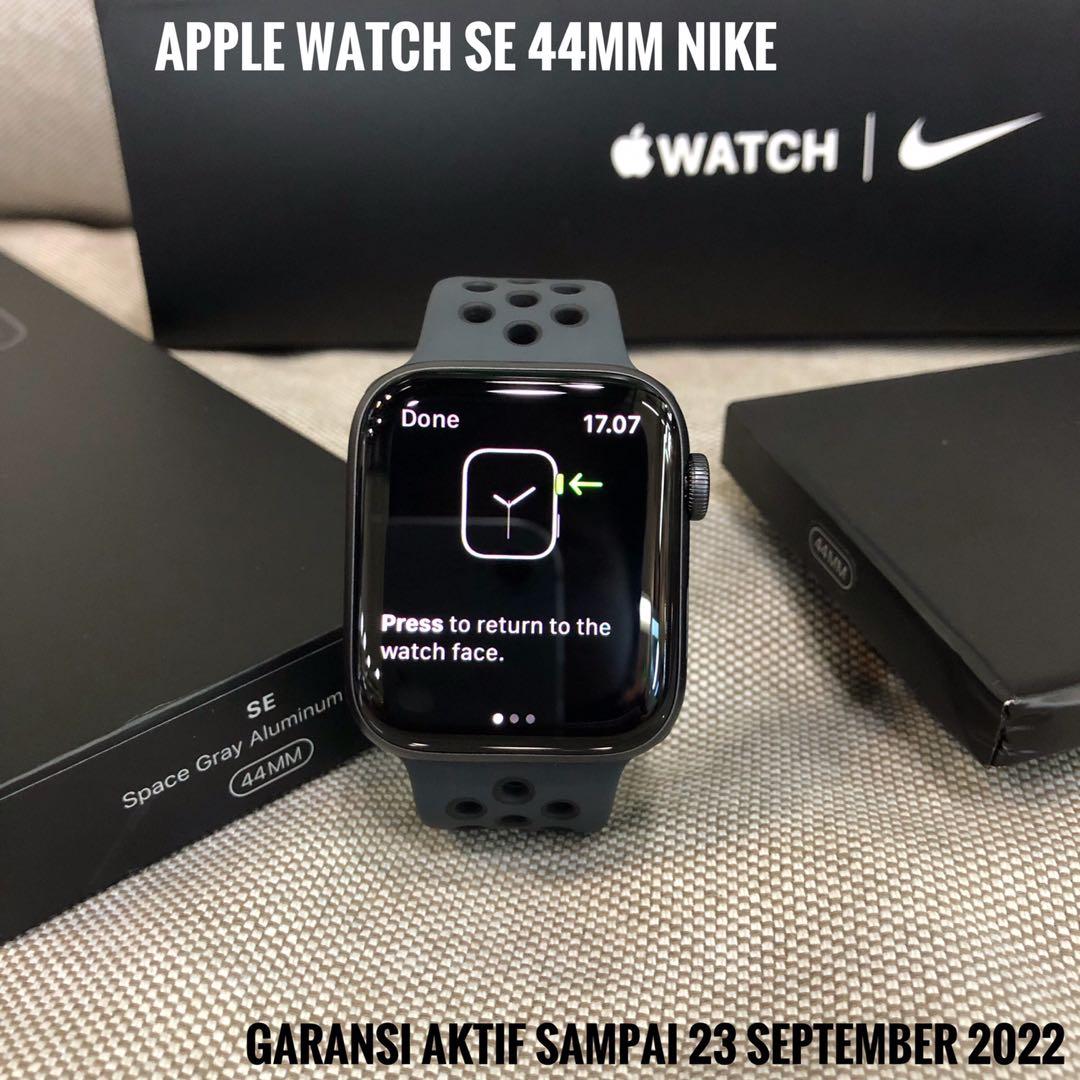 Apple watch se 44mm nike second mulus perfect garansi panjang, Fesyen  Wanita, Jam Tangan di Carousell