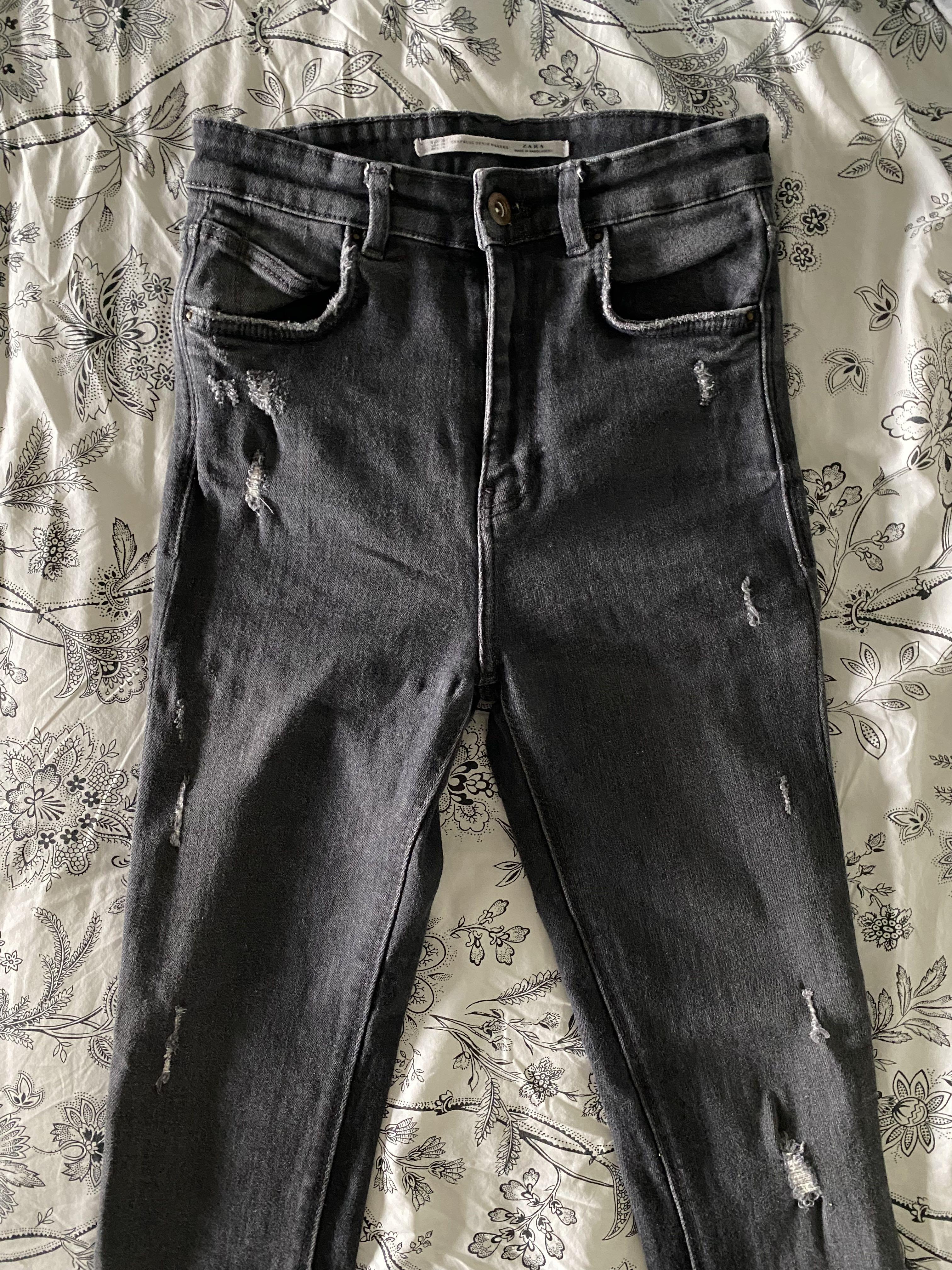 Authentic Zara Trafaluc Denim Tattered Jeans (Category: Jeans) located in Cebu City. Submitted by ellacece (Listing ID 1115730811, Image 3). Description: :,) this is one of the nicest pair of pants I've ever owned. The fit is very flattering and the fabric is super comfortable. There's a subtle tattered design and it's a faded black-grayish color. RFS: I'm not a fan of jeggings/skinny jeans anymore.