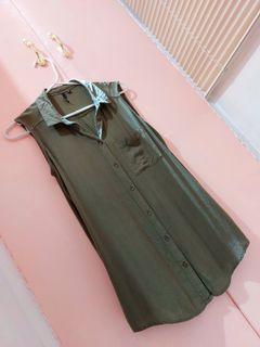 Button down Army green front pocket sleeveless top