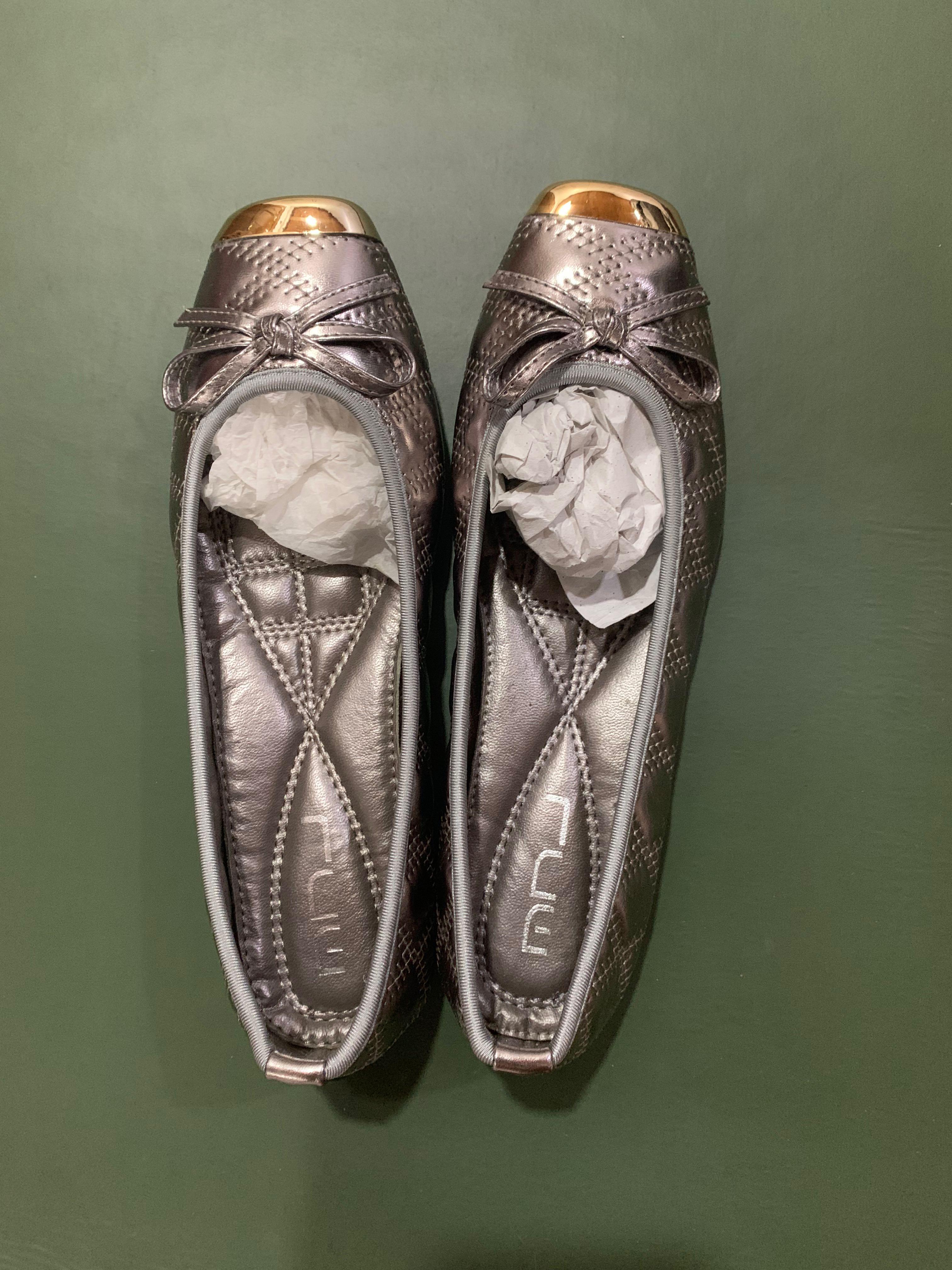 Dark Silver Flats with Gold Top Women s Fashion Footwear Flats Sandals on Carousell