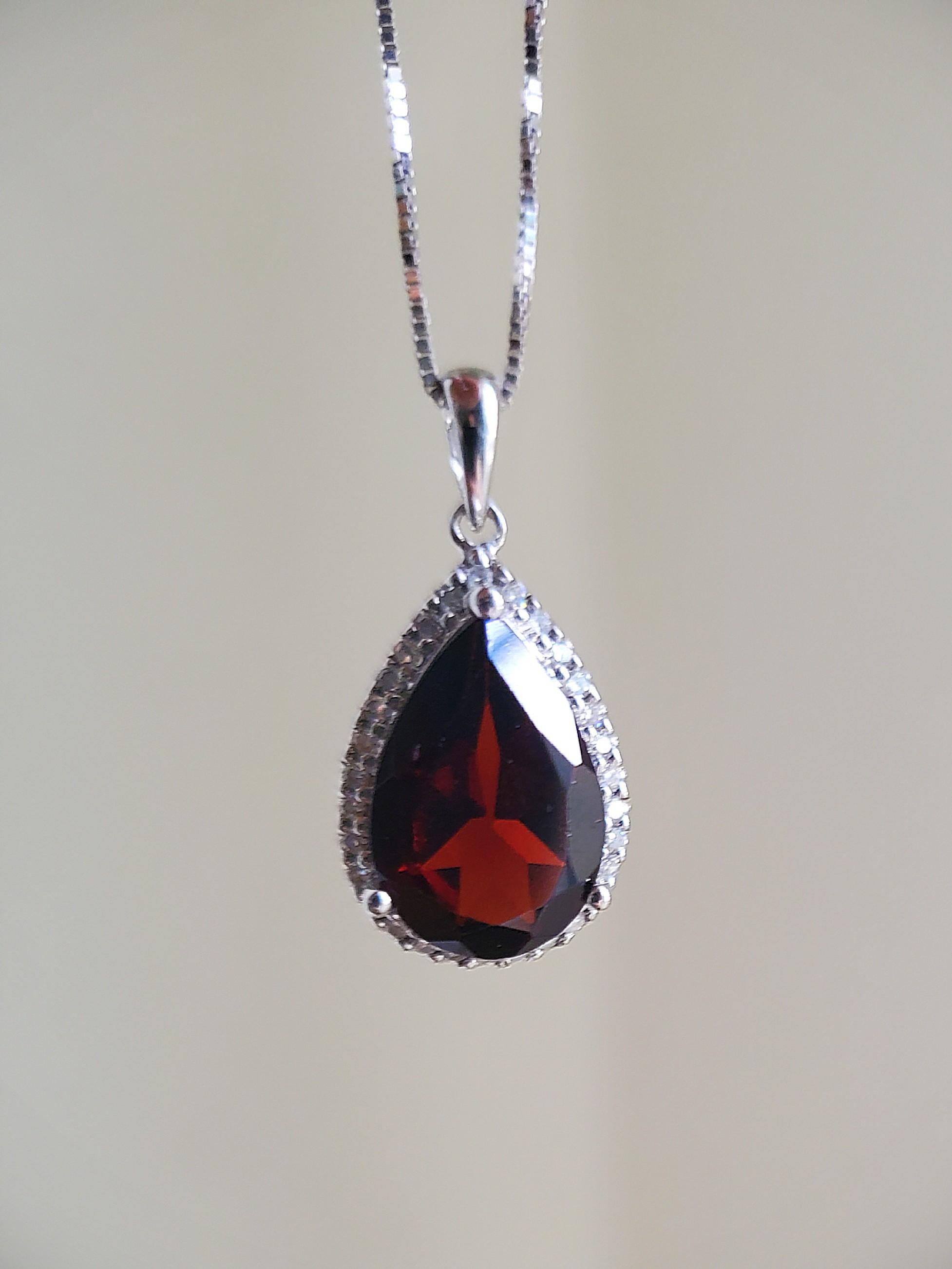 Diamond with garnet pendant SK jewellery Luxury Accessories on