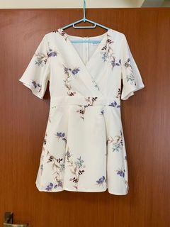 Floral Romper in White (Size M) 