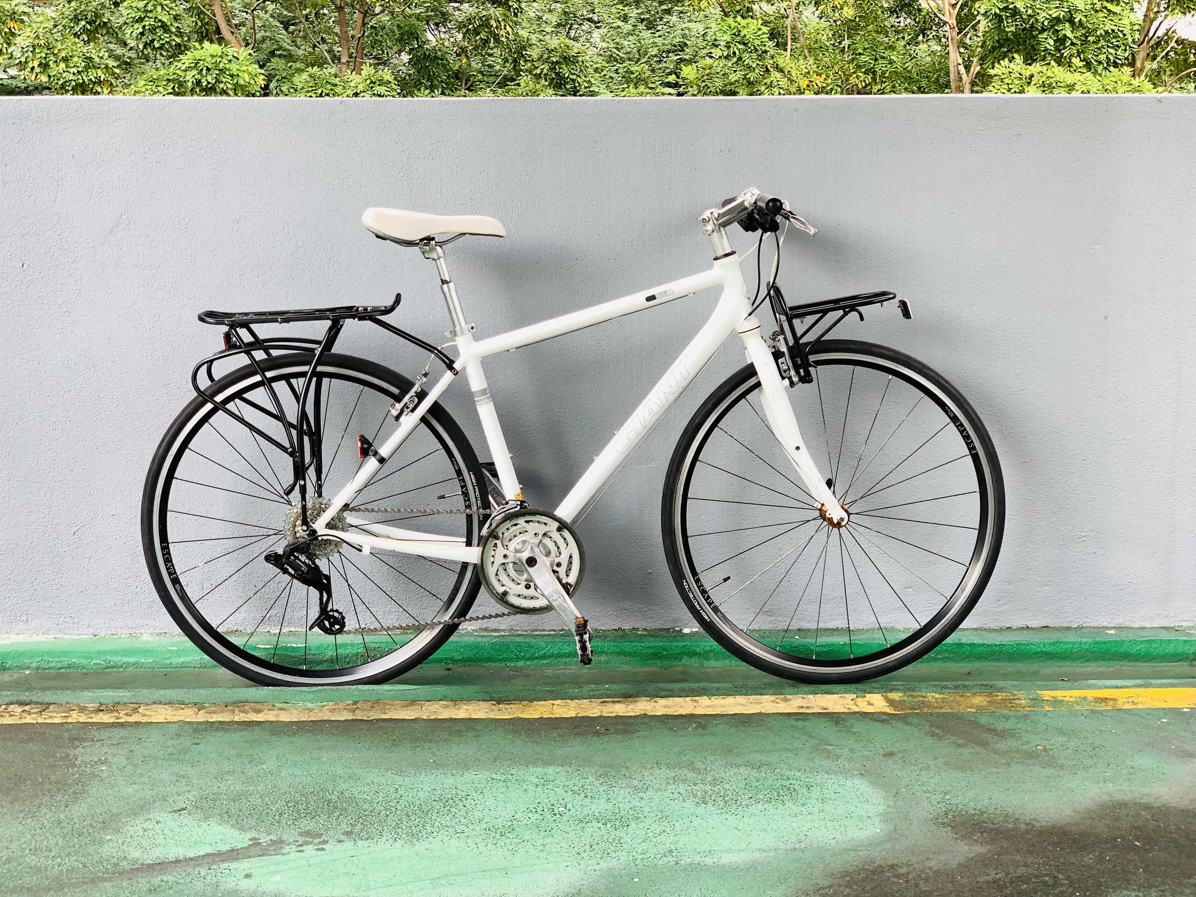 Giant Escape R3 Touring Commuter Bike Sports Equipment Bicycles