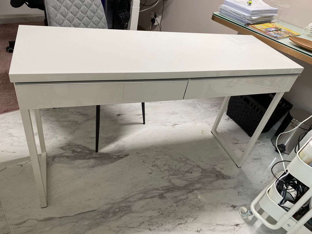 IKEA Besta Burs HighGloss White Vanity Study Computer Desk, Furniture
