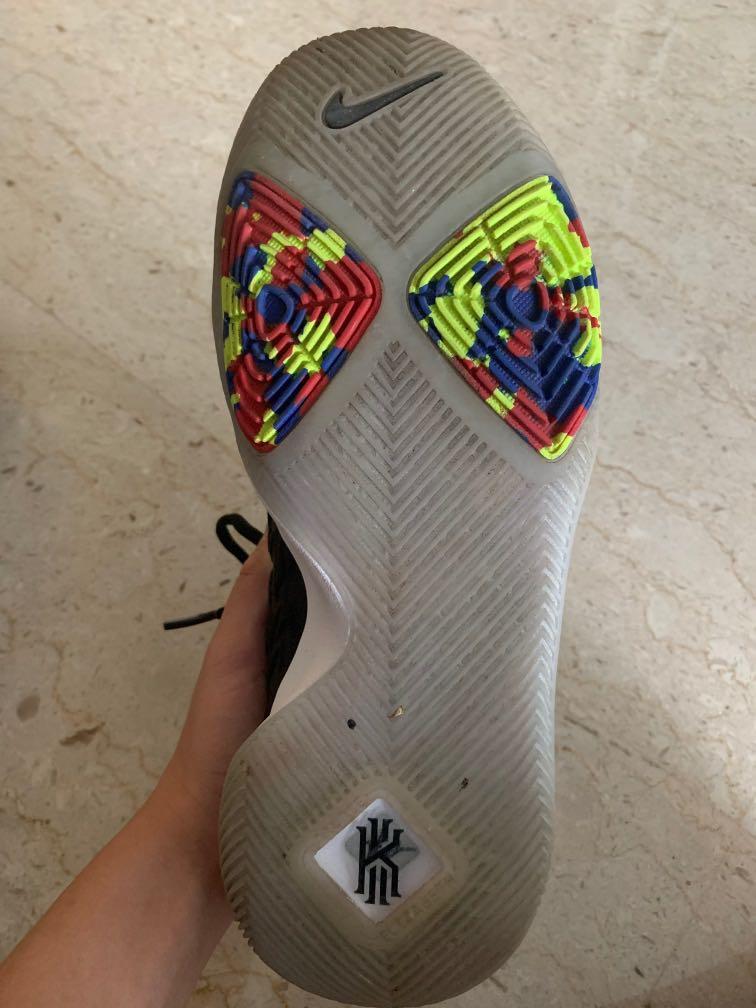 White kyrie 3s shop