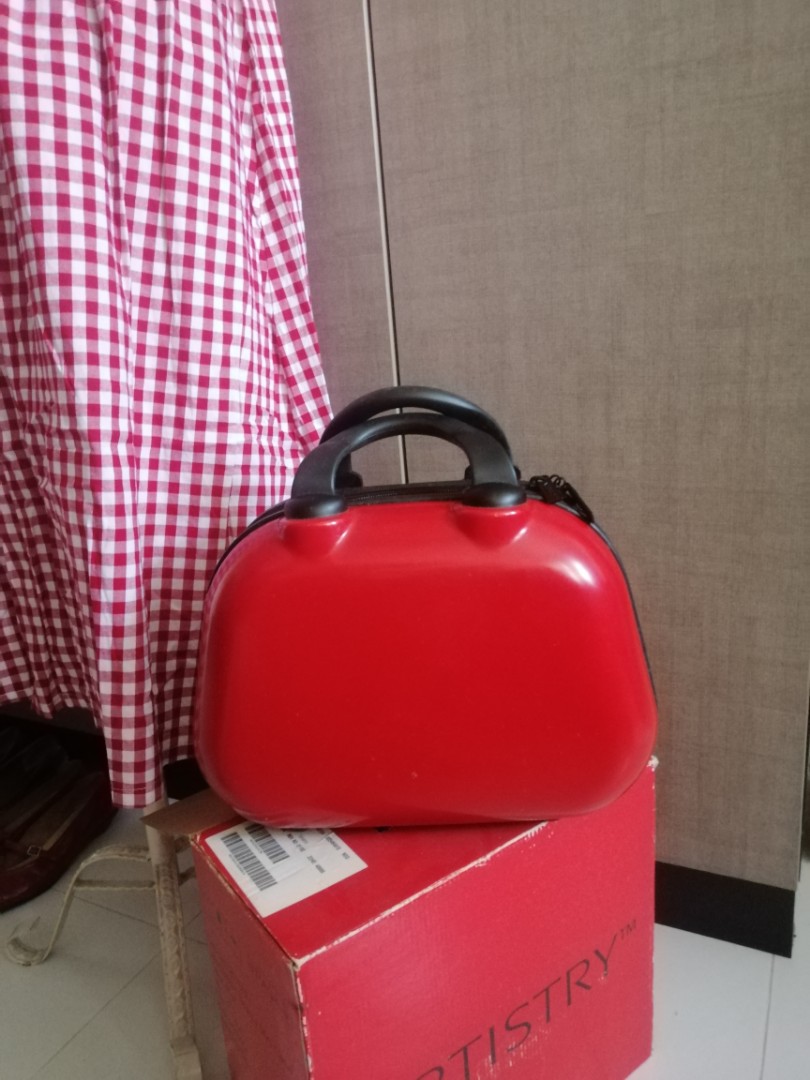 makeup carrier