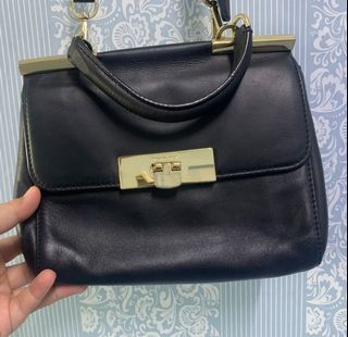 (Category: ) located in . Submitted by thriftedsister (Listing ID 1115682754, Image 1). Description: .