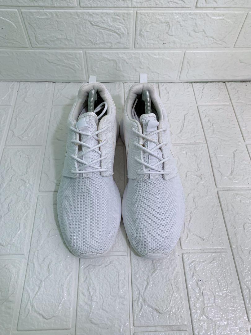 Nike roshe run mens white 2025