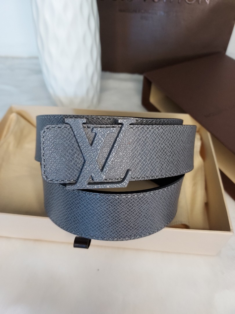 Louis Vuitton Taiga Belt Green Leather ref.129153 - Joli Closet