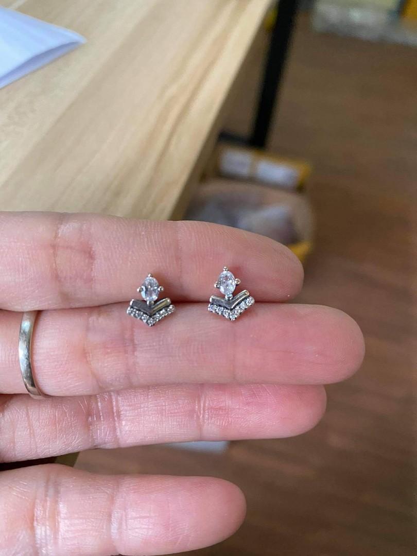 Pandora princess outlet tiara earrings