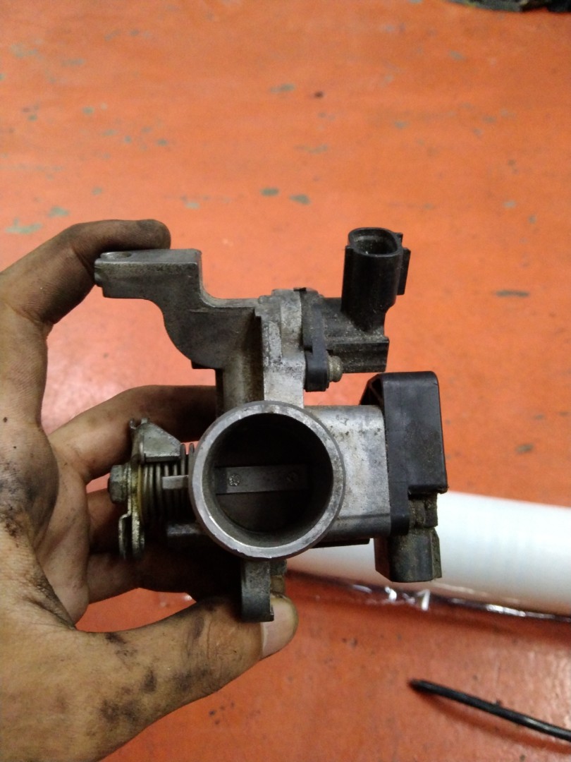 R15 v2 throttle on sale body price