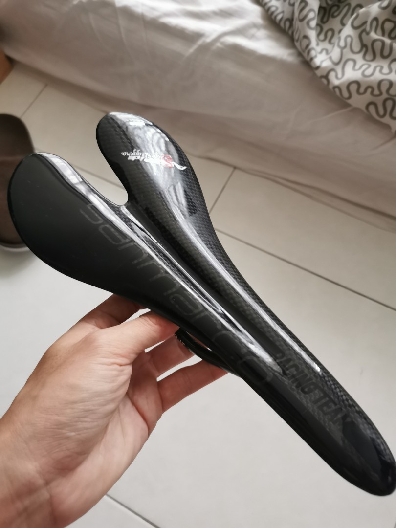Carbon fibre saddle hotsell