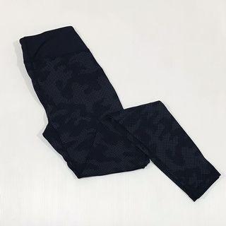 Uniqlo airism camo pattern leggings navy
