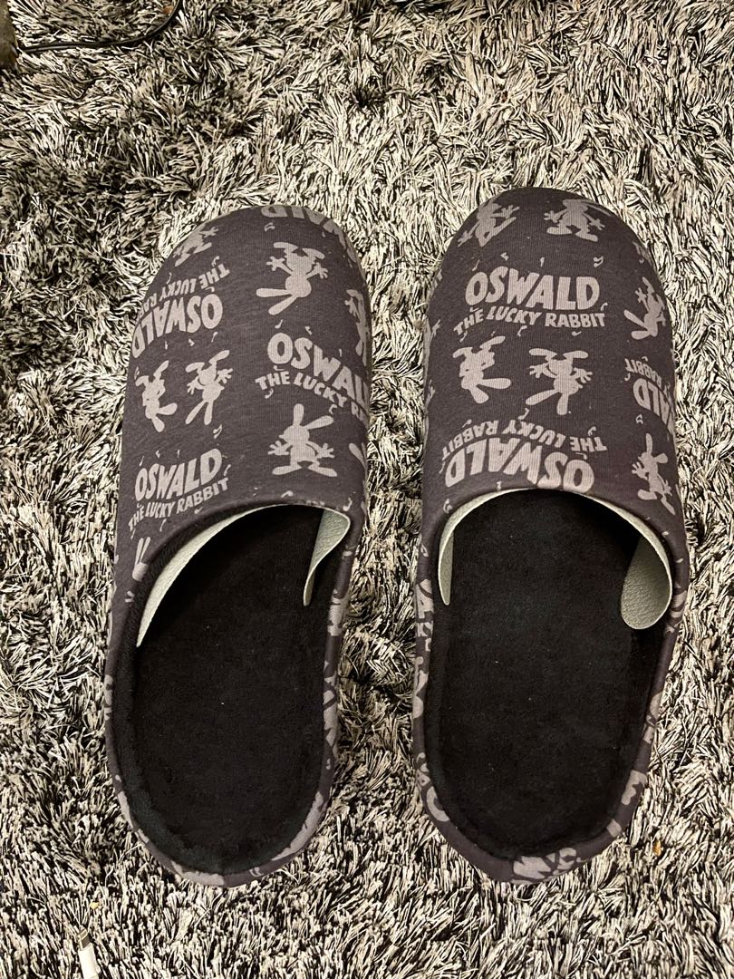 Uniqlo best sale disney slippers