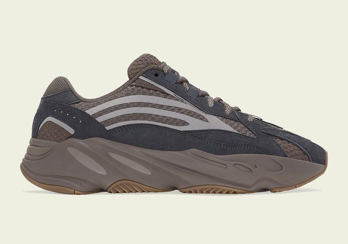 Yeezy Boost 700 V2 Mauve, Men's Fashion, Footwear, Sneakers on Carousell