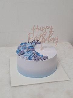 blue/purple ombre minimalist cake