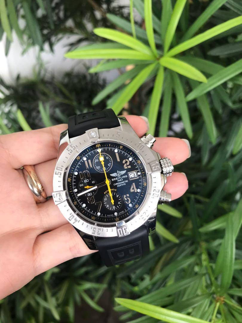 Breitling avenger code yellow 2025