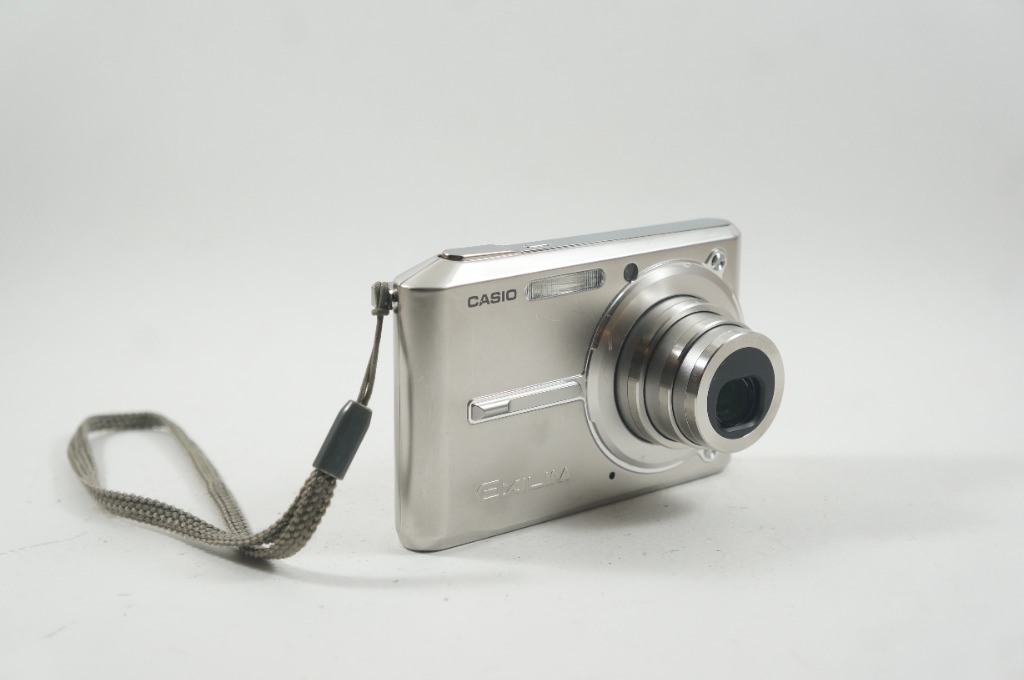 Casio EXS600 digital camera (6M) CCD, Photography, Cameras on Carousell