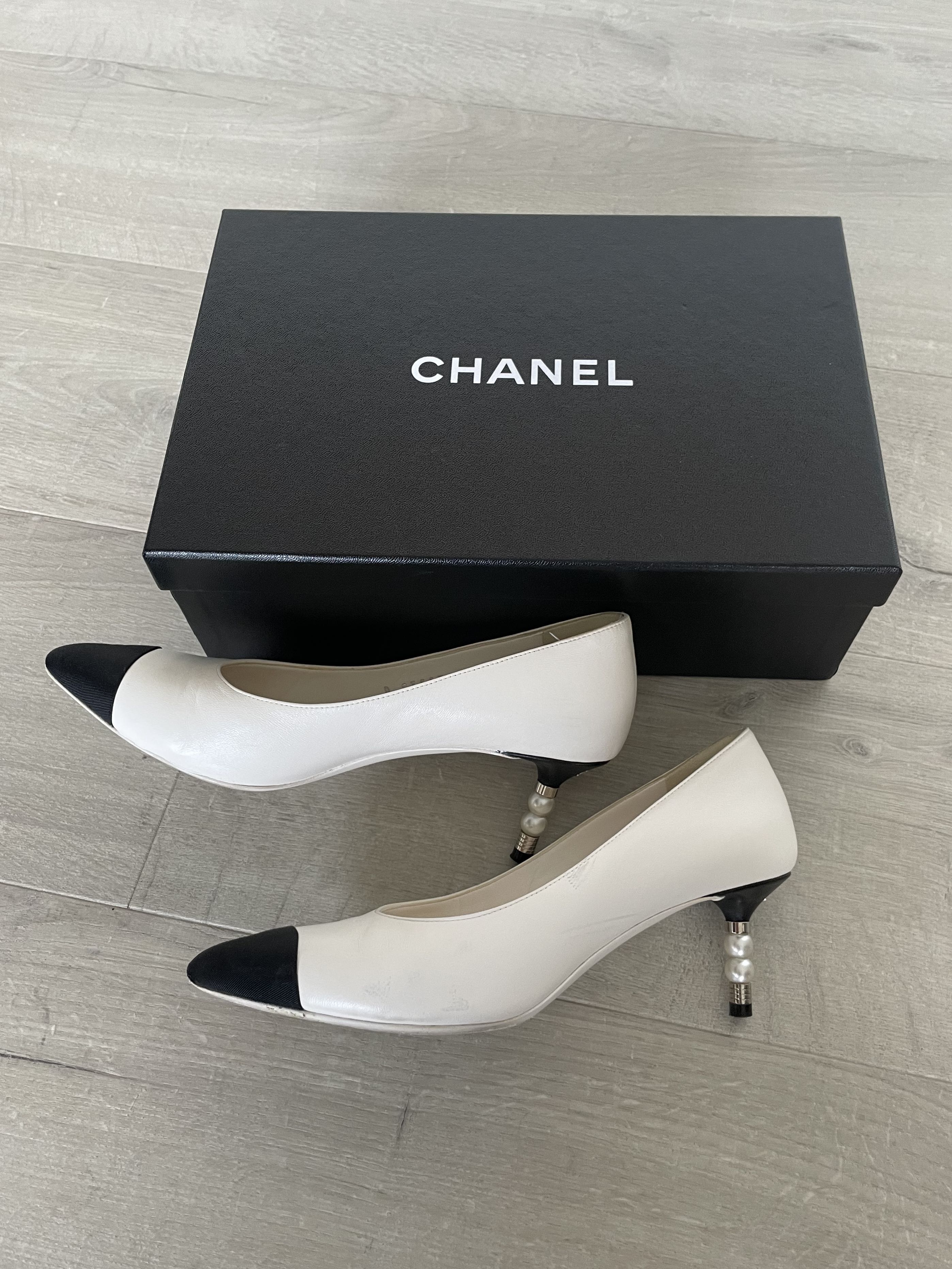Chanel Heels 37 - White Pearl Detail Pumps Shoes 限量珍珠鞋踭黑白 ...