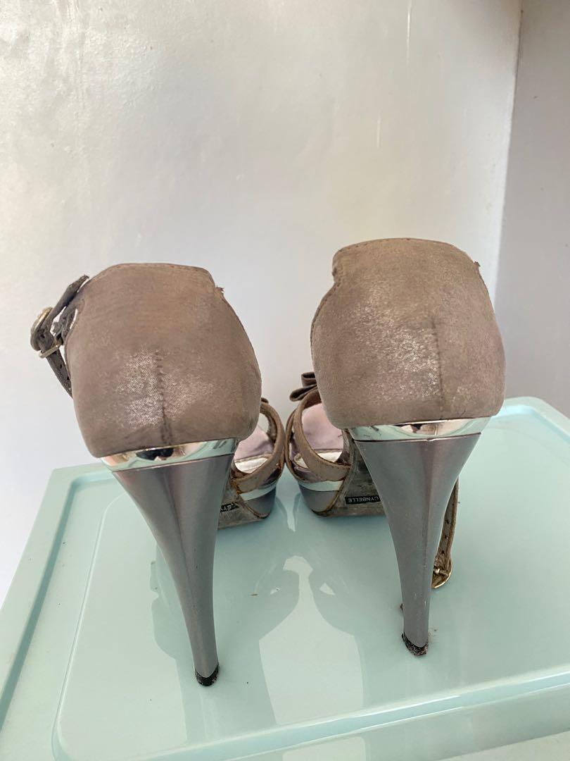 Gibi Silver High Heels, Women's Fashion, Footwear, Heels on Carousell