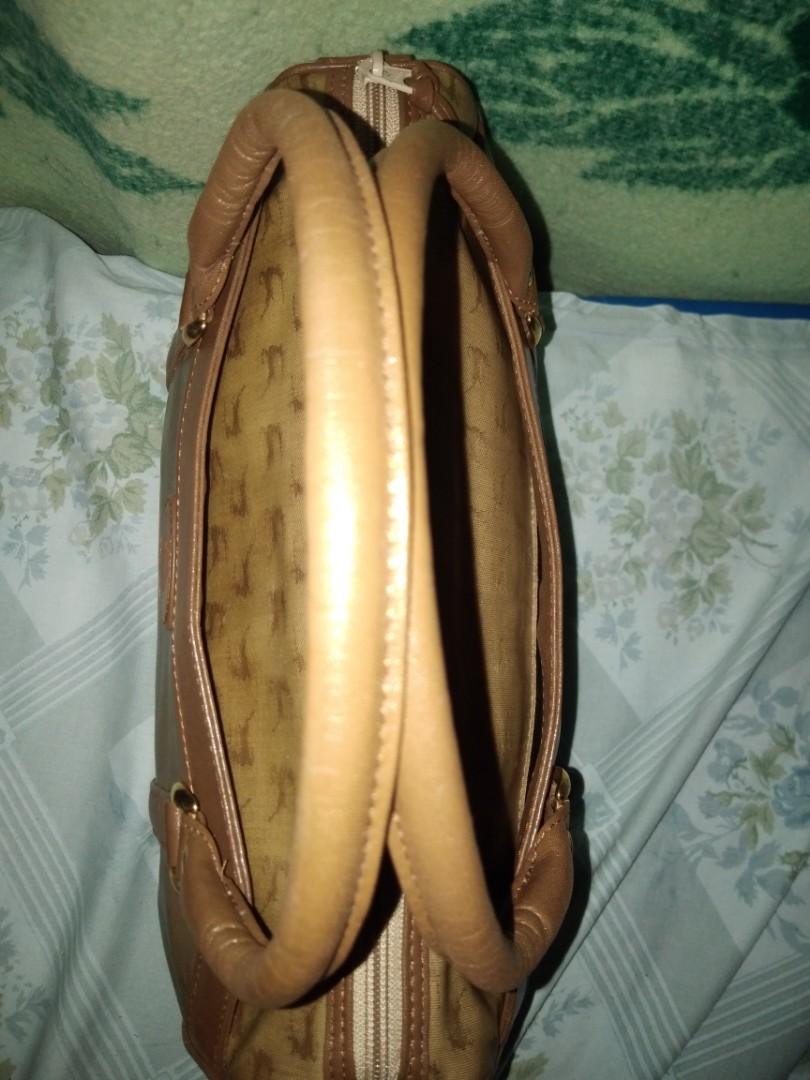 Renna Doctor's Bag (Category: Luxury Bags & Wallets) located in Romblon. Submitted by migustyles (Listing ID 1115958297, Image 3). Description: Renna Doctor's Bag Like New Japan Source.