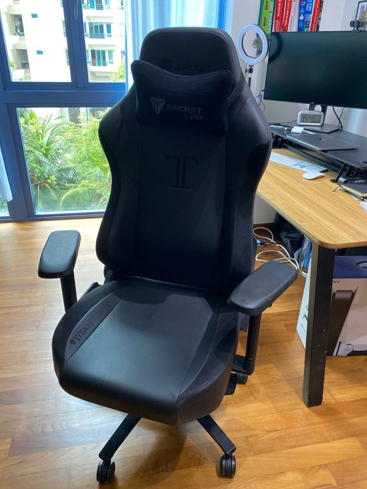 Secretlab TITAN chair like new 0 defects and with warranty and purchase
