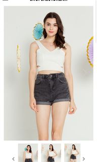 (Category: ) located in . Submitted by ynv.closet (Listing ID 1115983264, Image 1). Description: .