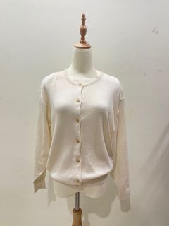 (Category: ) located in . Submitted by mango.clothes (Listing ID 1116040121, Image 1). Description: .